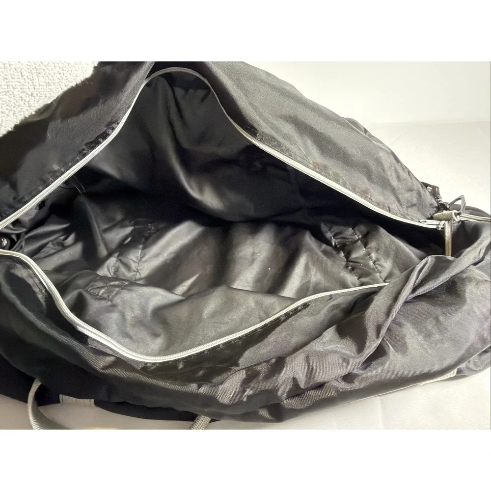 Nike XL Duffle Bag with Adjustable Shoulder Strap Black/grey 28